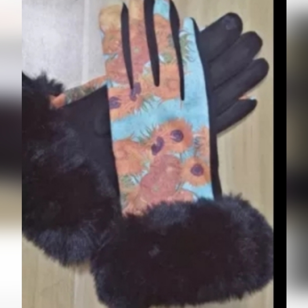 👑♥️ - NWT Soft Velvet Gloves with Fur. L/XL
